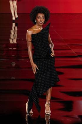 Model walk the runway during L Oreal Spring Summer 2026 show at Paris Fashion Week Un mannequin sur le podium du defile printemps ete 2026 de L Oreal pendant la semaine de la mode a Paris Ebony Cham 449162 2025 09 29 France  Copyright: xSebastienxFremontx xStarfacex STAR_449162_167