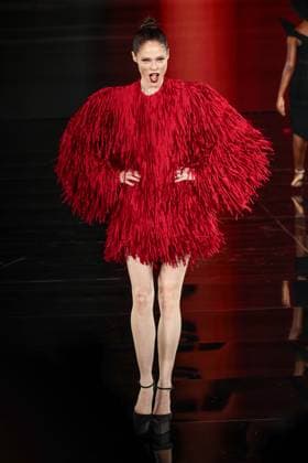 Model walk the runway during L Oreal Spring Summer 2026 show at Paris Fashion Week A model on the runway during L Oreal Spring Summer 2026 show at Paris Fashion Week Mikhaila Rocha Coco Rocha 449162 2025 09 29 France  Copyright: xSebastienxFremontx xStarfacex STAR_449162_174