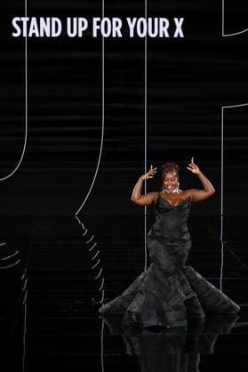 Model walk the runway during L Oreal Spring Summer 2026 show at Paris Fashion Week Un mannequin sur le podium du defile printemps ete 2026 de L Oreal pendant la semaine de la mode a Paris Achieng Agutu 449162 2025 09 29 France  Copyright: xSebastienxFremontx xStarfacex STAR_449162_190
