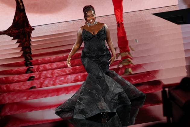 Model walk the runway during L Oreal Spring Summer 2026 show at Paris Fashion Week Un mannequin sur le podium du defile printemps ete 2026 de L Oreal pendant la semaine de la mode a Paris Achieng Agutu 449162 2025 09 29 France  Copyright: xSebastienxFremontx xStarfacex STAR_449162_191