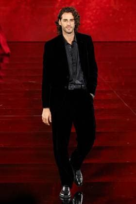 Model walk the runway during L Oreal Spring Summer 2026 show at Paris Fashion Week Un mannequin sur le podium du defile printemps ete 2026 de L Oreal pendant la semaine de la mode a Paris Un modele 449162 2025 09 29 France  Copyright: xSebastienxFremontx xStarfacex STAR_449162_199