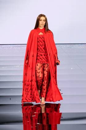 Model walking the runway during L Oreal Spring Summer 2026 show at Paris Fashion Week A model walking the runway during L Oreal Spring Summer 2026 show at Paris Fashion Week Anitta 449162 2025 09 29 France  Copyright: xSebastienxFremontx xStarfacex STAR_449162_355