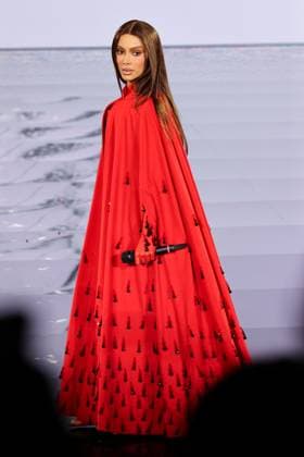 Model walking the runway during L Oreal Spring Summer 2026 show at Paris Fashion Week A model walking the runway during L Oreal Spring Summer 2026 show at Paris Fashion Week Anitta 449162 2025 09 29 France  Copyright: xSebastienxFremontx xStarfacex STAR_449162_359