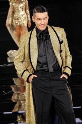 Model walk the runway during L Oreal Spring Summer 2026 show at Paris Fashion Week Un mannequin sur le podium du defile printemps ete 2026 de L Oreal pendant la semaine de la mode a Paris Hu Bing 449162 2025 09 29 France  Copyright: xSebastienxFremontx xStarfacex STAR_449162_386