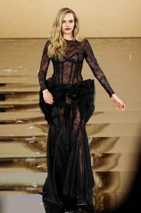 Model walk the runway during L Oreal Spring Summer 2026 show at Paris Fashion Week Un mannequin sur le podium du defile printemps ete 2026 de L Oreal pendant la semaine de la mode a Paris Cara Delevingne 449162 2025 09 29 France  Copyright: xSebastienxFremontx xStarfacex STAR_449162_397