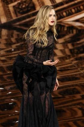 Model walk the runway during L Oreal Spring Summer 2026 show at Paris Fashion Week Un mannequin sur le podium du defile printemps ete 2026 de L Oreal pendant la semaine de la mode a Paris Cara Delevingne 449162 2025 09 29 France  Copyright: xSebastienxFremontx xStarfacex STAR_449162_405