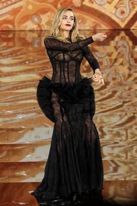 Model walk the runway during L Oreal Spring Summer 2026 show at Paris Fashion Week Un mannequin sur le podium du defile printemps ete 2026 de L Oreal pendant la semaine de la mode a Paris Cara Delevingne 449162 2025 09 29 France  Copyright: xSebastienxFremontx xStarfacex STAR_449162_408