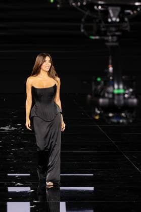 Model walk the runway during L Oreal Spring Summer 2026 show at Paris Fashion Week Un mannequin sur le podium du defile printemps ete 2026 de L Oreal pendant la semaine de la mode a Paris 449162 2025 09 29 France  Copyright: xSebastienxFremontx xStarfacex STAR_449162_416