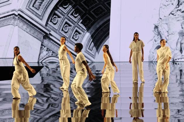 Model walk the runway during L Oreal Spring Summer 2026 show at Paris Fashion Week Un mannequin sur le podium du defile printemps ete 2026 de L Oreal pendant la semaine de la mode a Paris 449162 2025 09 29 France  Copyright: xSebastienxFremontx xStarfacex STAR_449162_101