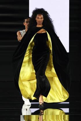 Model walk the runway during L Oreal Spring Summer 2026 show at Paris Fashion Week A model on the runway during L Oreal Spring Summer 2026 show at Paris Fashion Week Cindy Bruna 449162 2025 09 29 France  Copyright: xSebastienxFremontx xStarfacex STAR_449162_103