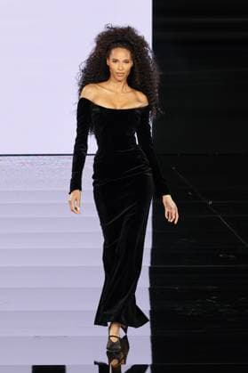 Model walk the runway during L Oreal Spring Summer 2026 show at Paris Fashion Week A model on the runway during L Oreal Spring Summer 2026 show at Paris Fashion Week Cindy Bruna 449162 2025 09 29 France  Copyright: xSebastienxFremontx xStarfacex STAR_449162_112