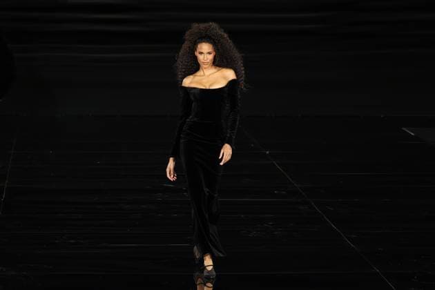 Model walk the runway during L Oreal Spring Summer 2026 show at Paris Fashion Week A model on the runway during L Oreal Spring Summer 2026 show at Paris Fashion Week Cindy Bruna 449162 2025 09 29 France  Copyright: xSebastienxFremontx xStarfacex STAR_449162_113