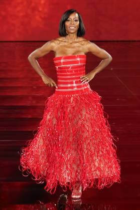 Model walk the runway during L Oreal Spring Summer 2026 show at Paris Fashion Week Un mannequin sur le podium du defile printemps ete 2026 de L Oreal pendant la semaine de la mode a Paris Aja Naomi King 449162 2025 09 29 France  Copyright: xSebastienxFremontx xStarfacex STAR_449162_130