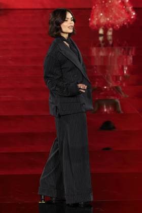 Model walk the runway during L Oreal Spring Summer 2026 show at Paris Fashion Week Un mannequin sur le podium du defile printemps ete 2026 de L Oreal pendant la semaine de la mode a Paris Ariana Greenblatt 449162 2025 09 29 France  Copyright: xSebastienxFremontx xStarfacex STAR_449162_131