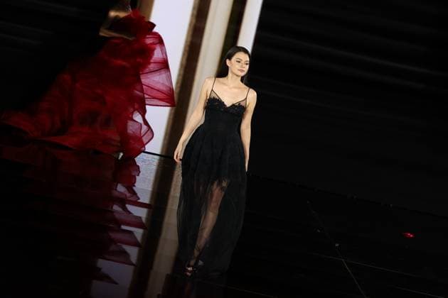 Model walking the runway during L Oreal Spring Summer 2026 show at Paris Fashion Week A model walking the runway during L Oreal Spring Summer 2026 show at Paris Fashion Week Rebecca Patricia Armstrong 449162 2025 09 29 France  Copyright: xSebastienxFremontx xStarfacex STAR_449162_156