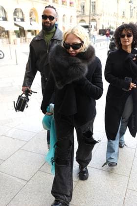 Madonna seen returning her hotel during Paris fashion week Madonna seen returning her hotel during Paris fashion week France , Paris on september 29 , 2025  Copyright: xDidierxFereyx