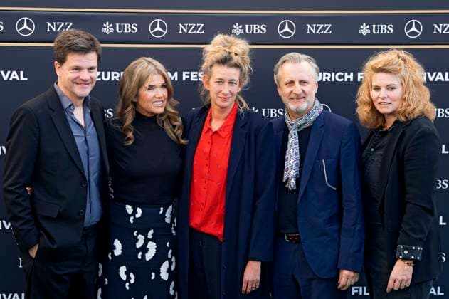 Benjamin Herrmann, Anke Engelke, Neele Leana Vollmar, Robert Marciniak and Reta Guetg at the premiere of the feature film Dann passiert das Leben at the 21 Zurich Film Festival 2025 in the Kongresssaal Zurich, 29 09 2025 Foto:xA.xRaemyx xFuturexImagex leben_5916