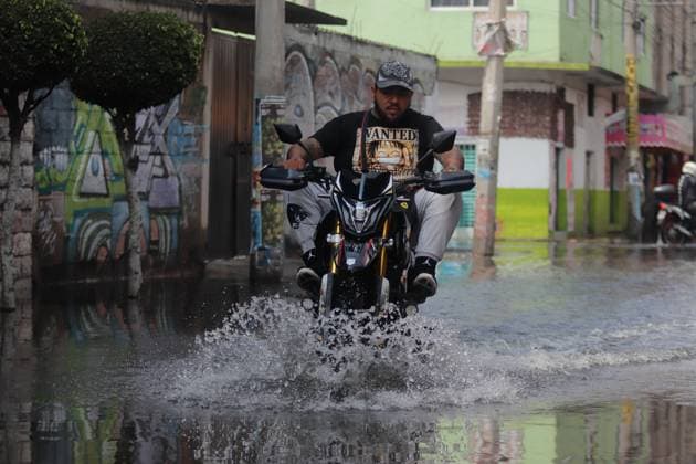 Flooding In Eastern Mexico City Due To Heavy Rains A person rides on a motorcycle on a flooded street due heavy torrential rains that affected Ciudad Nezahualcoyotl at east of Mexico City, on September 29, 2025, in Mexico City, Mexico. Mexico City CDMX Mexico Copyright: xCarlosxSantiagox
