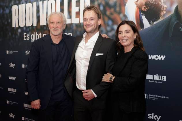 Rudi Völler, Marc Schlömer and Sabrina Völler at the premiere of the Sky documentary Rudi Völler There is only one at the Gibson Club Frankfurt am Main, 29 09 2025 Foto:xP.xBackx xFuturexImagex voeller_5931