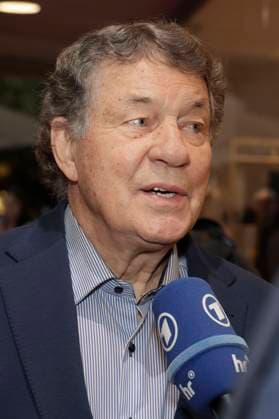 Otto Rehhagel at the premiere of the Sky documentary Rudi Völler There is only one at the Gibson Club Frankfurt am Main, 29 09 2025 Foto:xP.xBackx xFuturexImagex voeller_5935