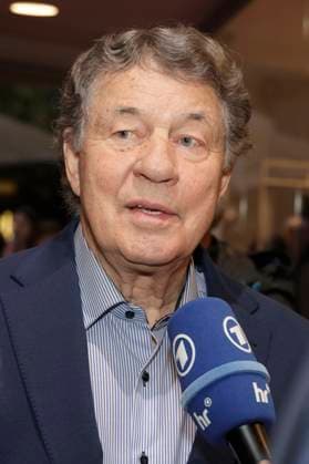 Otto Rehhagel at the premiere of the Sky documentary Rudi Völler There is only one at the Gibson Club Frankfurt am Main, 29 09 2025 Foto:xP.xBackx xFuturexImagex voeller_5936