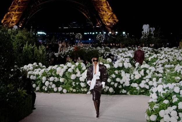 Paris fashion week Womenwear sprint summmer SAINT LAURENT sylvie lefort photography MAXPPP 29 09 2025 @sylvie Lefort Photography MAXPPP 29 09 25 Models present creations from the SPRINT SUMMER 2025 2026 Womenswear collection by SAINT LAURENT during the Paris Fashion Week, in Paris, France 29th September 2025 The presentation of the Womens collections from september 29th to october 7th 25  Copyright: xMAXPPPxsylviexlefortxphotographyx LFR202509309896 LFR202509309896