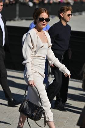 PFW Louis Vuitton Outside Arrivals Emma Stone arriving at Louis Vuitton Fashion Show during Paris Fashion Week in Paris, France on September 30, 2025. Photo by Julien Reynaud APS-Medias ABACAPRESS.COM Paris France  Copyright: xReynaudxJulien APS-Medias ABACAx