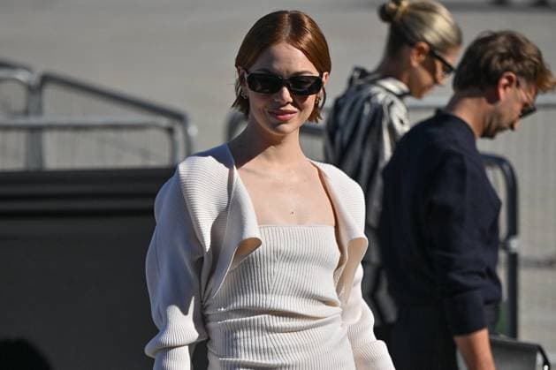 PFW Louis Vuitton Outside Arrivals Emma Stone arriving at Louis Vuitton Fashion Show during Paris Fashion Week in Paris, France on September 30, 2025. Photo by Julien Reynaud APS-Medias ABACAPRESS.COM Paris France  Copyright: xReynaudxJulien APS-Medias ABACAx