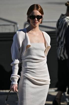 PFW Louis Vuitton Outside Arrivals Emma Stone arriving at Louis Vuitton Fashion Show during Paris Fashion Week in Paris, France on September 30, 2025. Photo by Julien Reynaud APS-Medias ABACAPRESS.COM Paris France  Copyright: xReynaudxJulien APS-Medias ABACAx