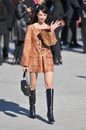 PFW Louis Vuitton Outside Arrivals Devon Ross arriving at Louis Vuitton Fashion Show during Paris Fashion Week in Paris, France on September 30, 2025. Photo by Julien Reynaud APS-Medias ABACAPRESS.COM Paris France  Copyright: xReynaudxJulien APS-Medias ABACAx