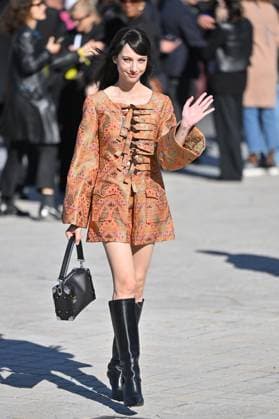 PFW Louis Vuitton Outside Arrivals Devon Ross arriving at Louis Vuitton Fashion Show during Paris Fashion Week in Paris, France on September 30, 2025. Photo by Julien Reynaud APS-Medias ABACAPRESS.COM Paris France  Copyright: xReynaudxJulien APS-Medias ABACAx