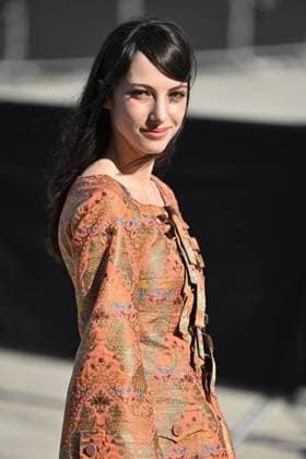 PFW Louis Vuitton Outside Arrivals Devon Ross arriving at Louis Vuitton Fashion Show during Paris Fashion Week in Paris, France on September 30, 2025. Photo by Julien Reynaud APS-Medias ABACAPRESS.COM Paris France  Copyright: xReynaudxJulien APS-Medias ABACAx