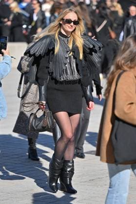 PFW Louis Vuitton Outside Arrivals Sophie Turner arriving at Louis Vuitton Fashion Show during Paris Fashion Week in Paris, France on September 30, 2025. Photo by Julien Reynaud APS-Medias ABACAPRESS.COM Paris France  Copyright: xReynaudxJulien APS-Medias ABACAx