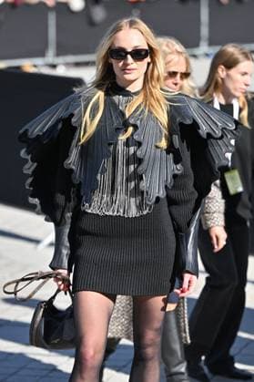 PFW Louis Vuitton Outside Arrivals Sophie Turner arriving at Louis Vuitton Fashion Show during Paris Fashion Week in Paris, France on September 30, 2025. Photo by Julien Reynaud APS-Medias ABACAPRESS.COM Paris France  Copyright: xReynaudxJulien APS-Medias ABACAx