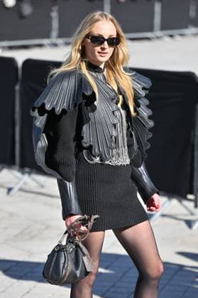 PFW Louis Vuitton Outside Arrivals Sophie Turner arriving at Louis Vuitton Fashion Show during Paris Fashion Week in Paris, France on September 30, 2025. Photo by Julien Reynaud APS-Medias ABACAPRESS.COM Paris France  Copyright: xReynaudxJulien APS-Medias ABACAx