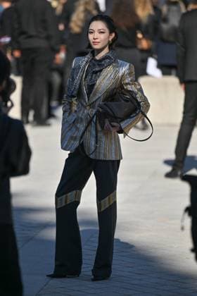 PFW Louis Vuitton Outside Arrivals Elaine Zhong Chuxi arriving at Louis Vuitton Fashion Show during Paris Fashion Week in Paris, France on September 30, 2025. Photo by Julien Reynaud APS-Medias ABACAPRESS.COM Paris France  Copyright: xReynaudxJulien APS-Medias ABACAx