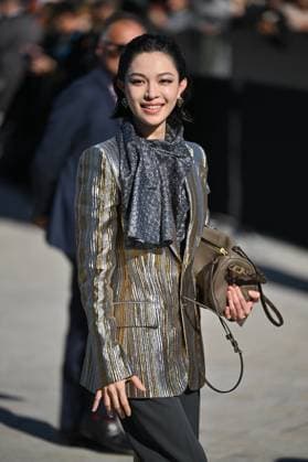 PFW Louis Vuitton Outside Arrivals Elaine Zhong Chuxi arriving at Louis Vuitton Fashion Show during Paris Fashion Week in Paris, France on September 30, 2025. Photo by Julien Reynaud APS-Medias ABACAPRESS.COM Paris France  Copyright: xReynaudxJulien APS-Medias ABACAx