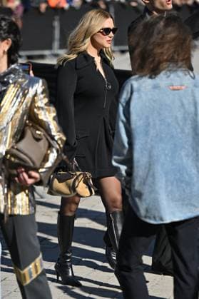 PFW Louis Vuitton Outside Arrivals Lea Seydoux arriving at Louis Vuitton Fashion Show during Paris Fashion Week in Paris, France on September 30, 2025. Photo by Julien Reynaud APS-Medias ABACAPRESS.COM Paris France  Copyright: xReynaudxJulien APS-Medias ABACAx