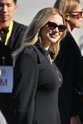 PFW Louis Vuitton Outside Arrivals Lea Seydoux arriving at Louis Vuitton Fashion Show during Paris Fashion Week in Paris, France on September 30, 2025. Photo by Julien Reynaud APS-Medias ABACAPRESS.COM Paris France  Copyright: xReynaudxJulien APS-Medias ABACAx