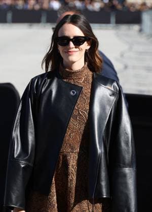 Stacy Martin arrives at the Louis Vuitton Collection Femme Prêt à Porter Printemps Eté 2026 fashion show as part of Paris Fashion Week PFW at the Cour Carrée du Louvre in Paris, France, on September 30, 2025 Denis Guignebourg Bestimage Arrivals at the Louis Vuitton fashion show as part of Spring Summer 2026 Paris Fashion Week held at The Louvre in Paris, France, on September 30, 2025 Paris France  Copyright: xDenisxGuignebourgx xBestimagexDenisxGuignebourgx xBestimagex