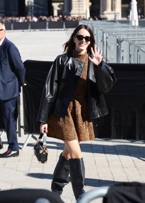 Stacy Martin arrives at the Louis Vuitton Collection Femme Prêt à Porter Printemps Eté 2026 fashion show as part of Paris Fashion Week PFW at the Cour Carrée du Louvre in Paris, France, on September 30, 2025 Denis Guignebourg Bestimage Arrivals at the Louis Vuitton fashion show as part of Spring Summer 2026 Paris Fashion Week held at The Louvre in Paris, France, on September 30, 2025 Paris France  Copyright: xDenisxGuignebourgx xBestimagexDenisxGuignebourgx xBestimagex
