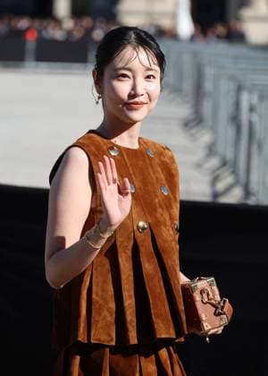 Yuka Kouri arrives at the Louis Vuitton Collection Femme Prêt à Porter Printemps Eté 2026 fashion show as part of Paris Fashion Week PFW in the Cour Carrée du Louvre, Paris, France, on September 30, 2025 Denis Guignebourg Bestimage Arrivals at the Louis Vuitton fashion show as part of Spring Summer 2026 Paris Fashion Week held at The Louvre in Paris, France, on September 30, 2025 Paris France  Copyright: xDenisxGuignebourgx xBestimagexDenisxGuignebourgx xBestimagex