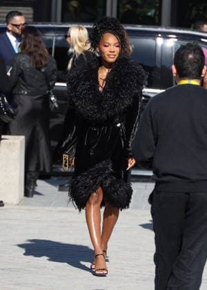 Quen Blackwell Quenlin Riquera Blackwell arrives at the Louis Vuitton Collection Femme Prêt à Porter Printemps Eté 2026 fashion show as part of Paris Fashion Week PFW in the Cour Carrée du Louvre, Paris, France, on September 30, 2025 Denis Guignebourg Bestimage Arrivals at the Louis Vuitton fashion show as part of Spring Summer 2026 Paris Fashion Week held at The Louvre in Paris, France, on September 30, 2025 Paris France  Copyright: xDenisxGuignebourgx xBestimagexDenisxGuignebourgx xBestimagex