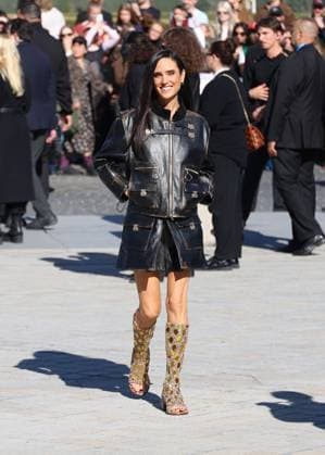 Jennifer Connelly arrives at the Louis Vuitton Collection Femme Prêt à Porter Printemps Eté 2026 fashion show as part of Paris Fashion Week PFW at the Cour Carrée du Louvre in Paris, France, on September 30, 2025 Denis Guignebourg Bestimage Arrivals at the Louis Vuitton fashion show as part of Spring Summer 2026 Paris Fashion Week held at The Louvre in Paris, France, on September 30, 2025 Paris France  Copyright: xDenisxGuignebourgx xBestimagexDenisxGuignebourgx xBestimagex