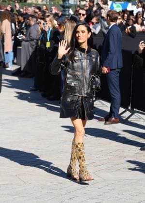 Jennifer Connelly arrives at the Louis Vuitton Collection Femme Prêt à Porter Printemps Eté 2026 fashion show as part of Paris Fashion Week PFW at the Cour Carrée du Louvre in Paris, France, on September 30, 2025 Denis Guignebourg Bestimage Arrivals at the Louis Vuitton fashion show as part of Spring Summer 2026 Paris Fashion Week held at The Louvre in Paris, France, on September 30, 2025 Paris France  Copyright: xDenisxGuignebourgx xBestimagexDenisxGuignebourgx xBestimagex