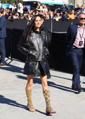Jennifer Connelly arrives at the Louis Vuitton Collection Femme Prêt à Porter Printemps Eté 2026 fashion show as part of Paris Fashion Week PFW at the Cour Carrée du Louvre in Paris, France, on September 30, 2025 Denis Guignebourg Bestimage Arrivals at the Louis Vuitton fashion show as part of Spring Summer 2026 Paris Fashion Week held at The Louvre in Paris, France, on September 30, 2025 Paris France  Copyright: xDenisxGuignebourgx xBestimagexDenisxGuignebourgx xBestimagex