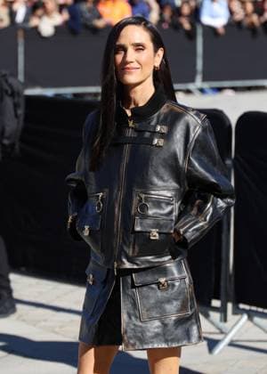 Jennifer Connelly arrives at the Louis Vuitton Collection Femme Prêt à Porter Printemps Eté 2026 fashion show as part of Paris Fashion Week PFW at the Cour Carrée du Louvre in Paris, France, on September 30, 2025 Denis Guignebourg Bestimage Arrivals at the Louis Vuitton fashion show as part of Spring Summer 2026 Paris Fashion Week held at The Louvre in Paris, France, on September 30, 2025 Paris France  Copyright: xDenisxGuignebourgx xBestimagexDenisxGuignebourgx xBestimagex