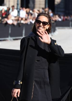 Antonia Desplat arrives at the Louis Vuitton Collection Femme Prêt à Porter Printemps Eté 2026 fashion show as part of Paris Fashion Week PFW in the Cour Carrée du Louvre, Paris, France, on September 30, 2025 Denis Guignebourg Bestimage Arrivals at the Louis Vuitton fashion show as part of Spring Summer 2026 Paris Fashion Week held at The Louvre in Paris, France, on September 30, 2025 Paris France  Copyright: xDenisxGuignebourgx xBestimagexDenisxGuignebourgx xBestimagex
