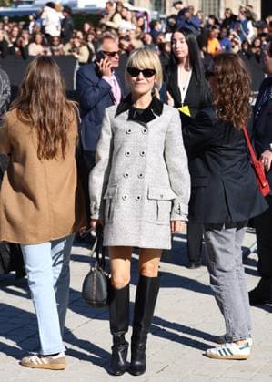 Marina Foïs arrives at the Louis Vuitton Collection Femme Prêt à Porter Printemps Eté 2026 fashion show as part of Paris Fashion Week PFW in the Cour Carrée du Louvre, Paris, France, on September 30, 2025 Denis Guignebourg Bestimage Arrivals at the Louis Vuitton fashion show as part of Spring Summer 2026 Paris Fashion Week held at The Louvre in Paris, France, on September 30, 2025 Paris France  Copyright: xDenisxGuignebourgx xBestimagexDenisxGuignebourgx xBestimagex