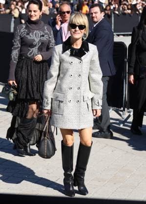 Marina Foïs arrives at the Louis Vuitton Collection Femme Prêt à Porter Printemps Eté 2026 fashion show as part of Paris Fashion Week PFW in the Cour Carrée du Louvre, Paris, France, on September 30, 2025 Denis Guignebourg Bestimage Arrivals at the Louis Vuitton fashion show as part of Spring Summer 2026 Paris Fashion Week held at The Louvre in Paris, France, on September 30, 2025 Paris France  Copyright: xDenisxGuignebourgx xBestimagexDenisxGuignebourgx xBestimagex